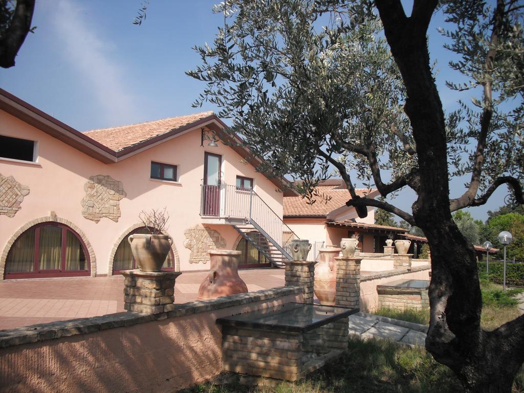 Azienda Vitivinicola Sergio Del Casale 바스토 외부 사진